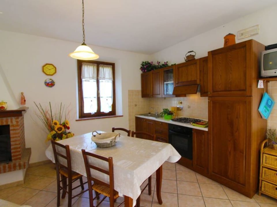 Room, Furniture, Property, Building, Kitchen, Cabinetry, Countertop, Interior Design, House, Table