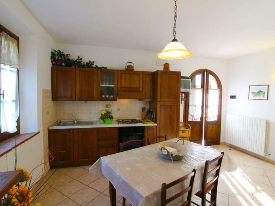 Room, Property, Furniture, Building, Kitchen, Countertop, House, Cabinetry, Floor, Interior Design