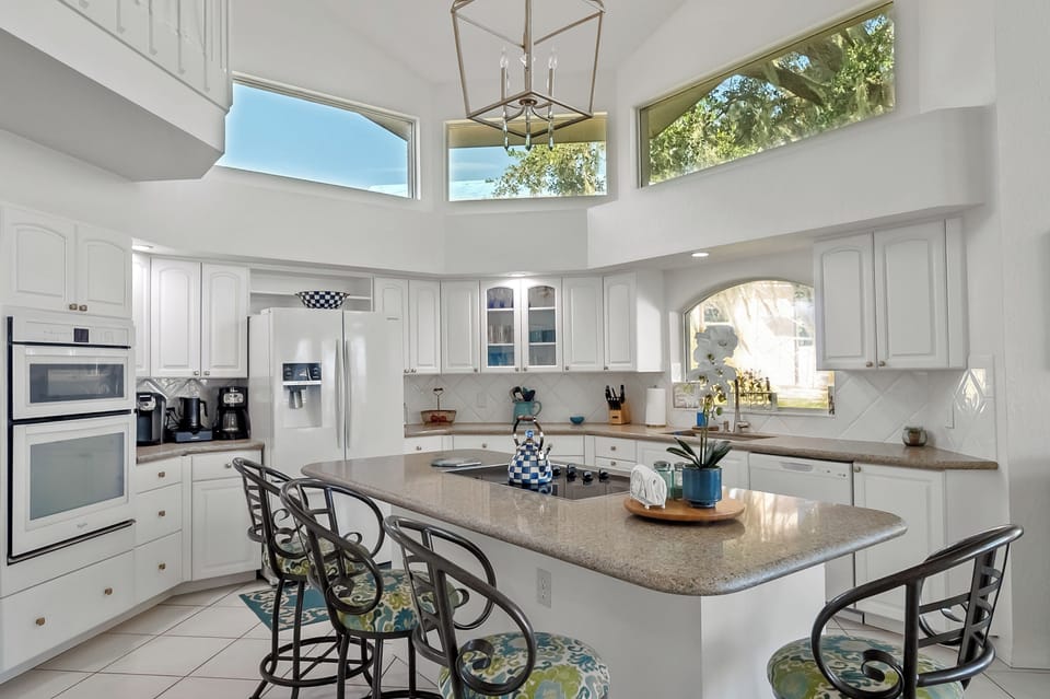 every single kitchen amenity you could want is here!
