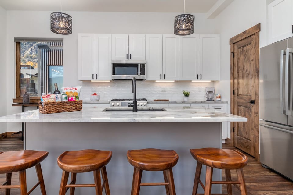 Expansive Kitchen Island - Seating for Four.