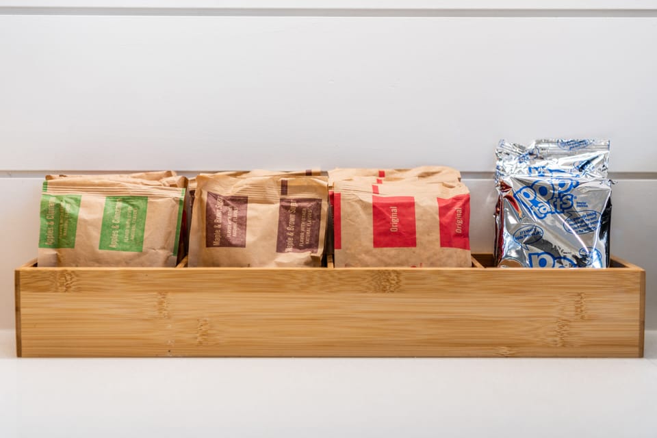 Free oatmeal, coffee, and tea for breakfast