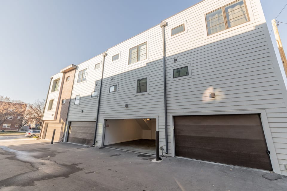 Free 1 car private garage parking