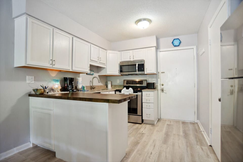 Lots of counter space to prepare meals
