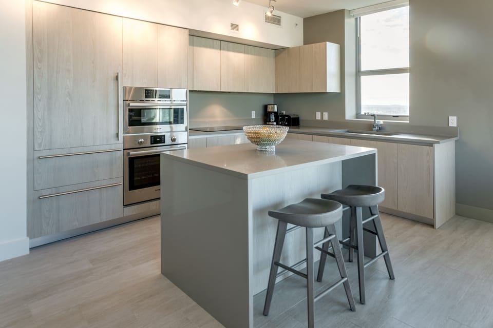 Picture yourself cooking some pancakes for breakfast in this amazing kitchen!