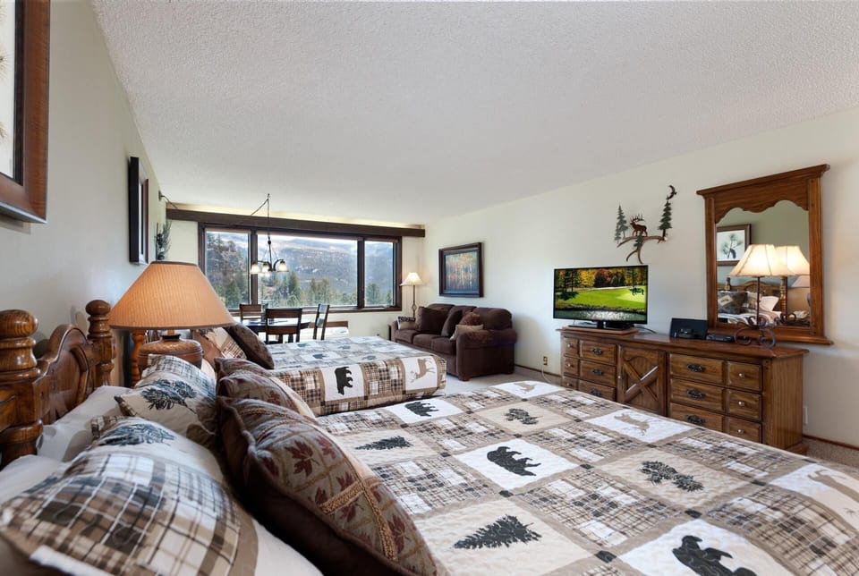 2 Queen Beds, Sleeper Sofa