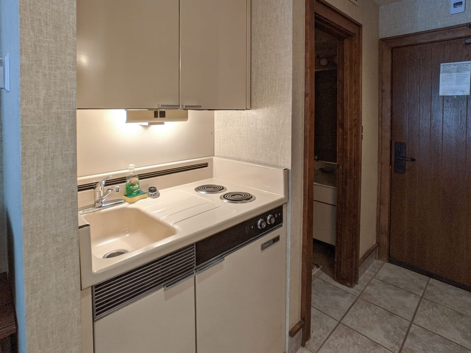 Kitchenette - Kitchenette
