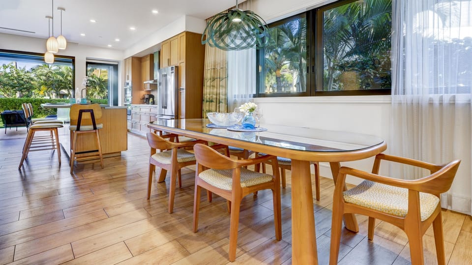 Dining table hosts 6 guests with additional bar seating at the kitchen island