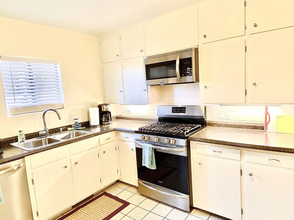 Under cabinet lighting
