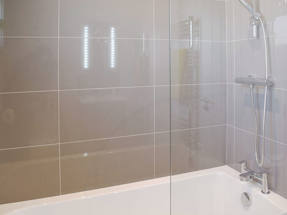 Bathroom | Willow Lodge - Cree Valley Lodges, Creetown