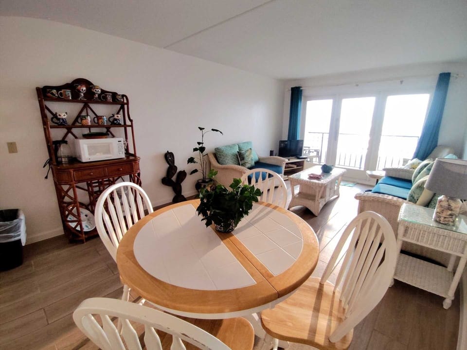 Furniture, Table, Tabletop, Dining Room, Dining Table