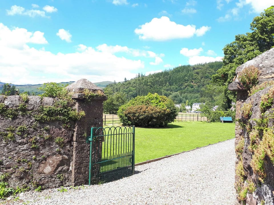 Gated driveway | Ben Ledi View, Callander