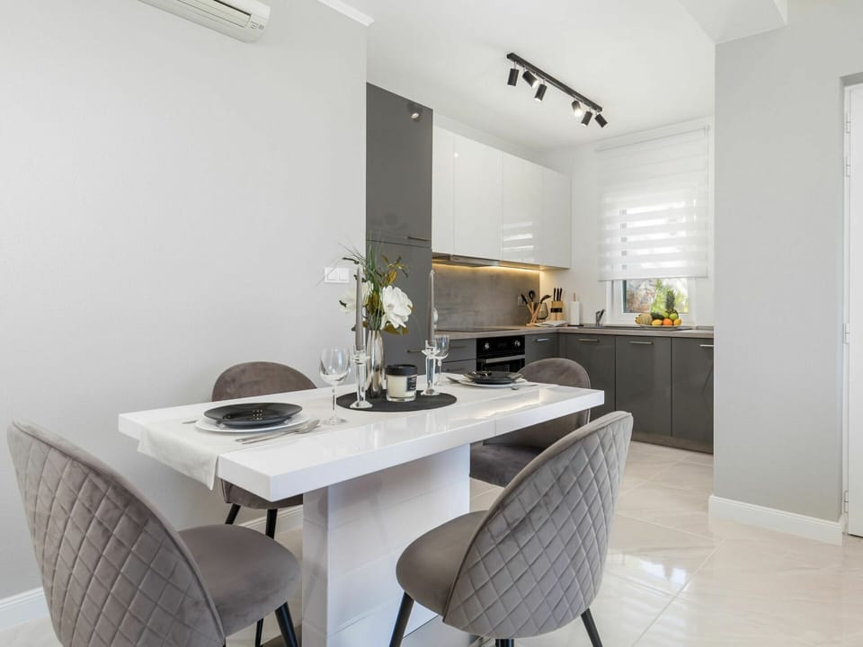 Table, Furniture, Property, Chair, Lighting, Building, Interior Design, Wood, Flooring