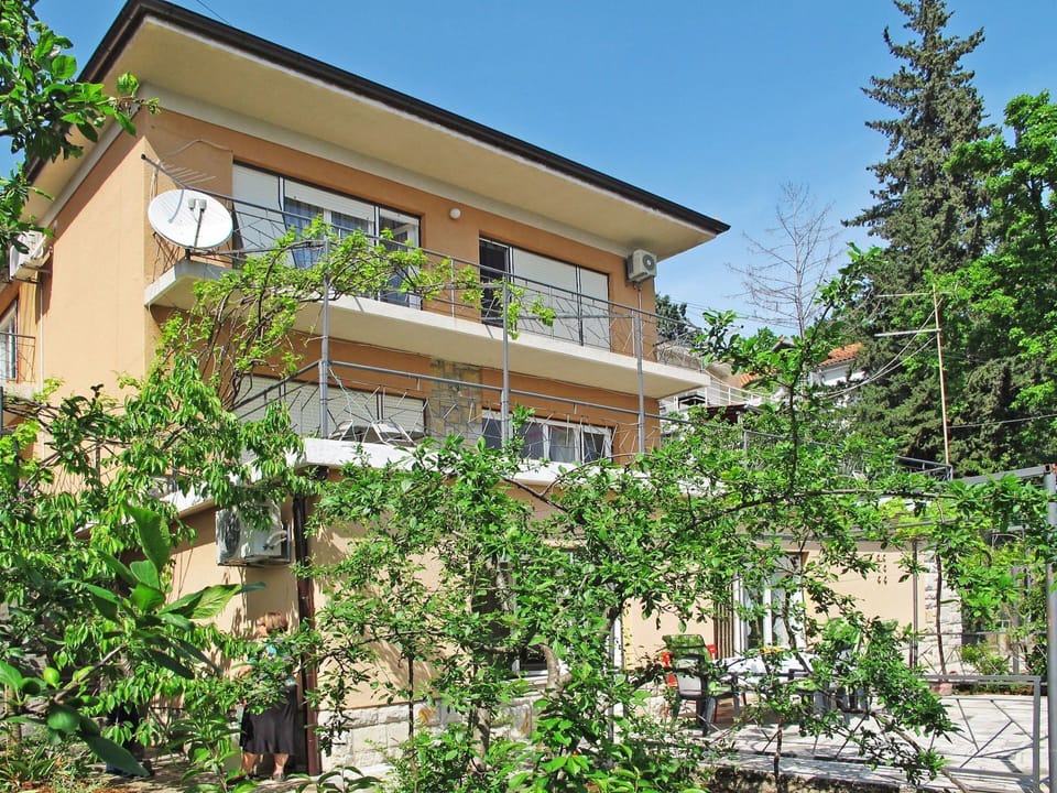 Property, House, Residential Area, Real Estate, Building, Architecture, Neighbourhood, Home, Tree, Facade