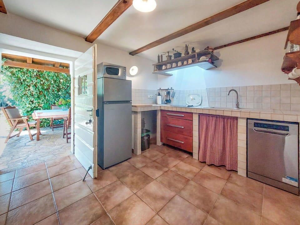 Wood, Flooring, Furniture, Interior Design, Floor, Ceiling, Countertop, Kitchen, Major Appliance, Room