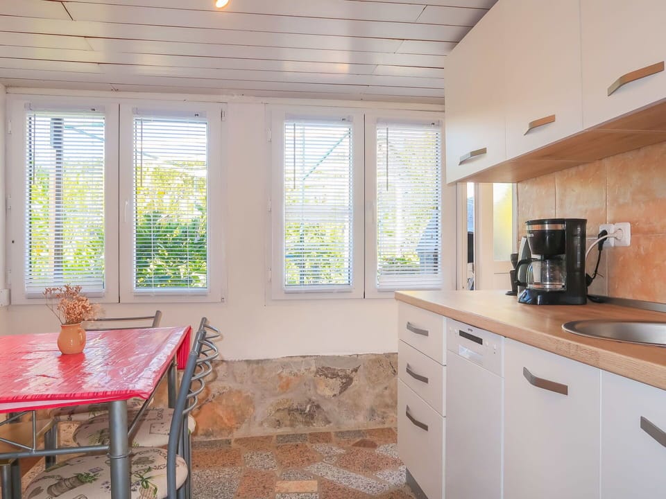 Cabinetry, Furniture, Property, Building, Window, Countertop, Kitchen, Wood, Drawer, Table