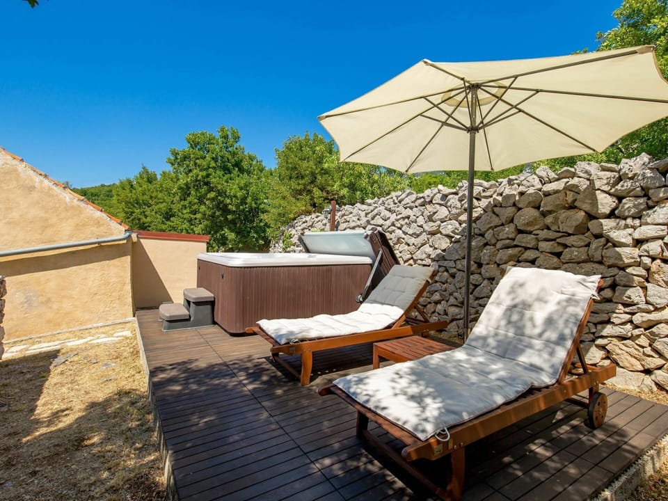 Furniture, Property, Plant, Sky, Shade, Outdoor Furniture, Wood, Tree, Umbrella, Building