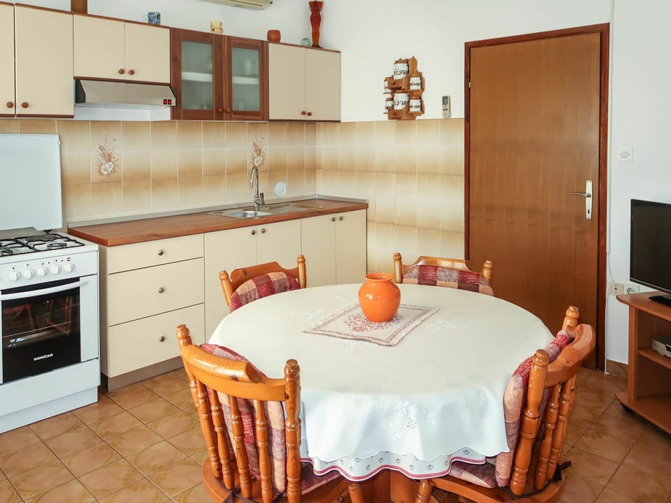 Cabinetry, Furniture, Property, Table, Countertop, Sink, Building, Chair, Wood, Interior Design
