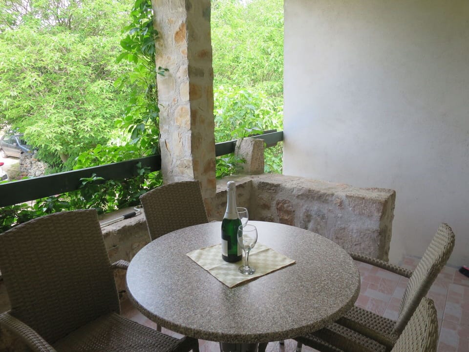 Water, Sky, Property, Plant, Building, Cloud, Swimming Pool, Tree, Residential Area, Grass