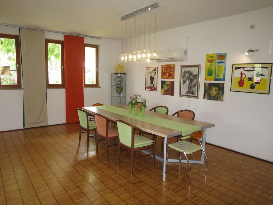 Table, Furniture, Property, Picture Frame, Wood, Interior Design, Building, Window, House, Floor