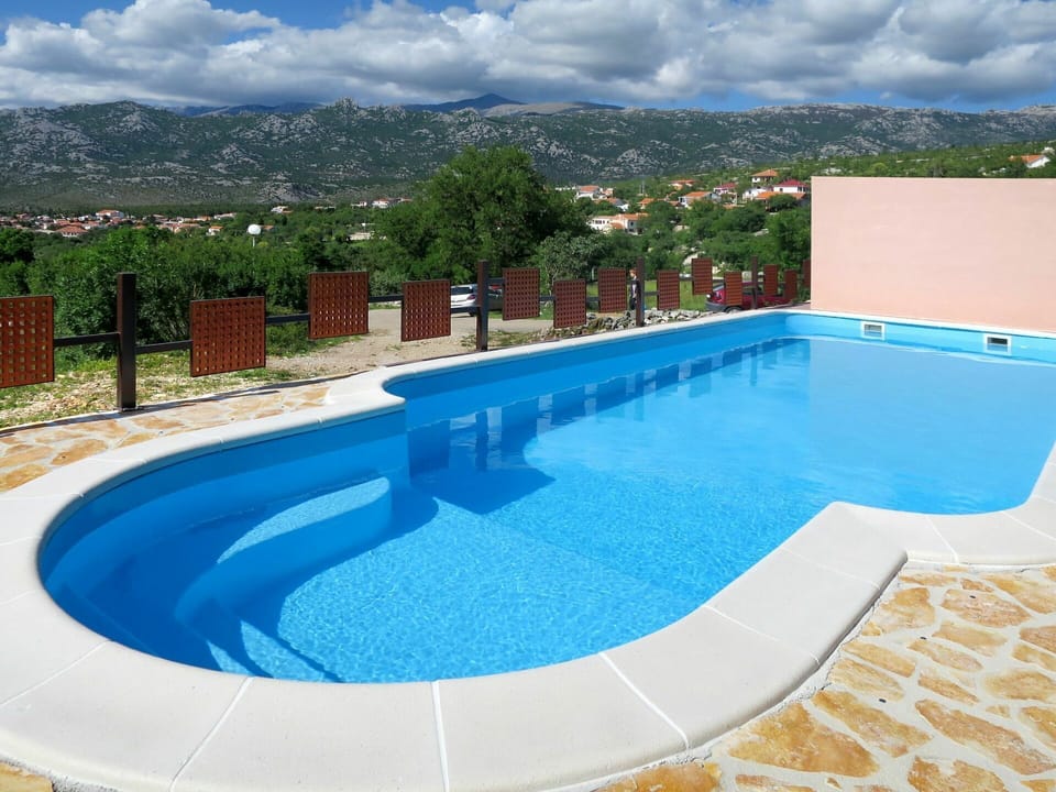 Swimming Pool, Property, Leisure, Water, Real Estate, House, Building, Resort Town, Rectangle, Home