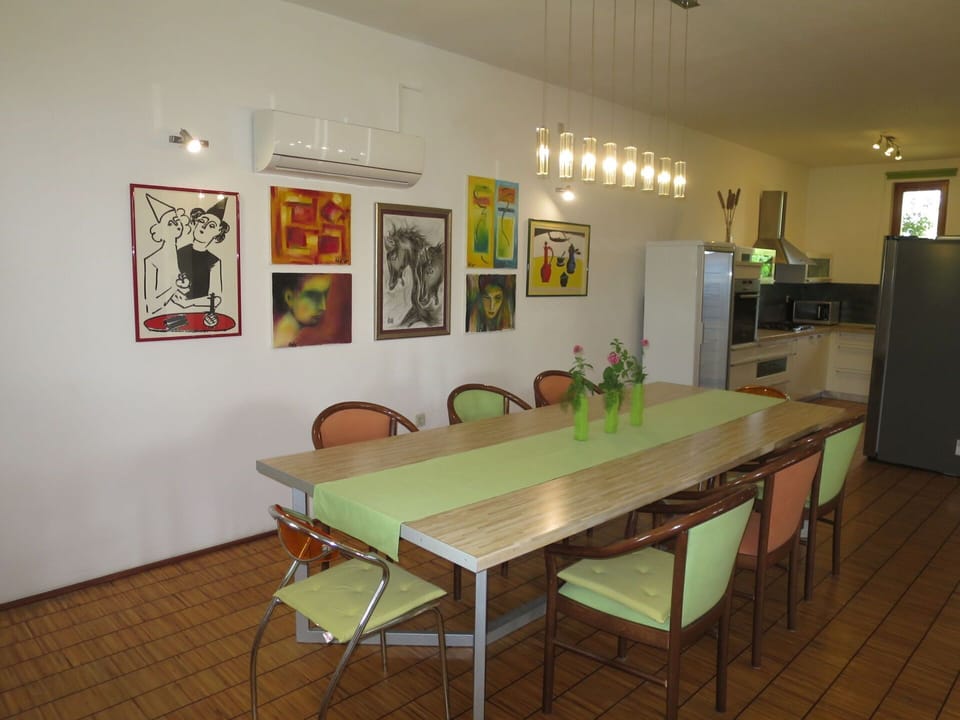 Table, Furniture, Property, Picture Frame, Chair, Building, Interior Design, House, Wood, Floor