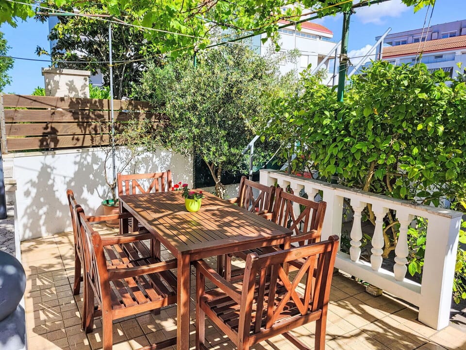 Table, Plant, Wood, Outdoor Furniture, Outdoor Table, Tree, Building, Floor, Chair, Urban Design