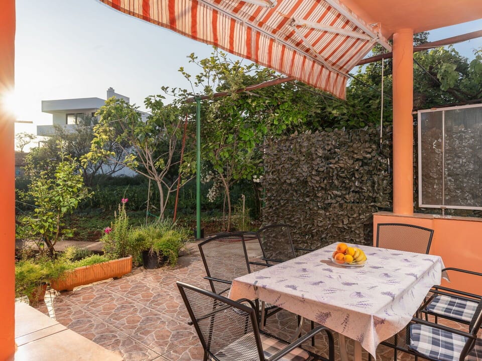 Furniture, Chair, Table, Outdoor Furniture, Shade, Outdoor Table, Kitchen & Dining Room Table, Garden, Wood Stain, Backyard