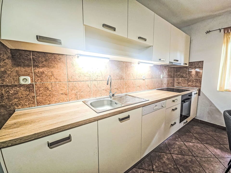 Kitchen, Countertop, Major Appliance, Flooring, Wood, Kitchen Appliance, Interior Design, Cabinetry, Floor, Plumbing Fixture