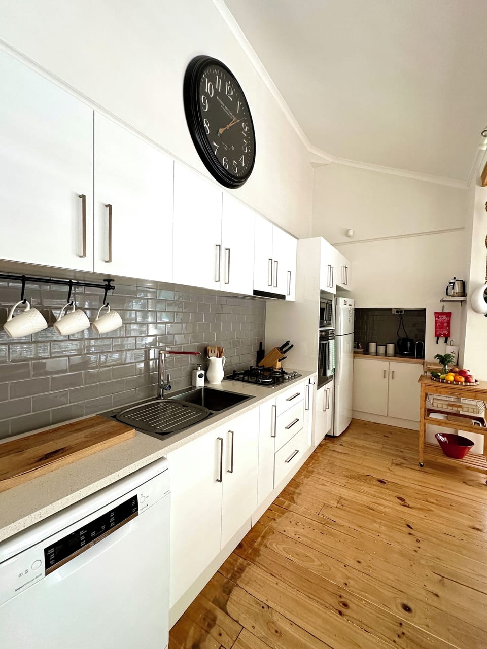 FULL KITCHEN - DISHWASHER, OVEN, FRIDGE/FREEZER, MICROWAVE