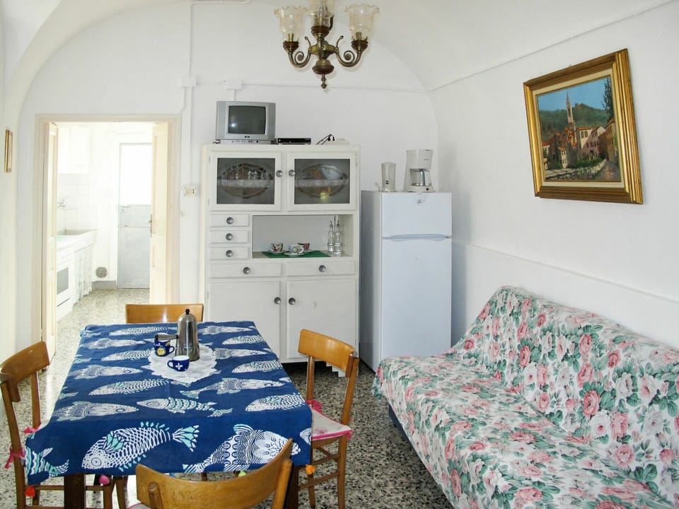 Room, Property, Furniture, Bedroom, Interior Design, Floor, Bed, Building, House, Table