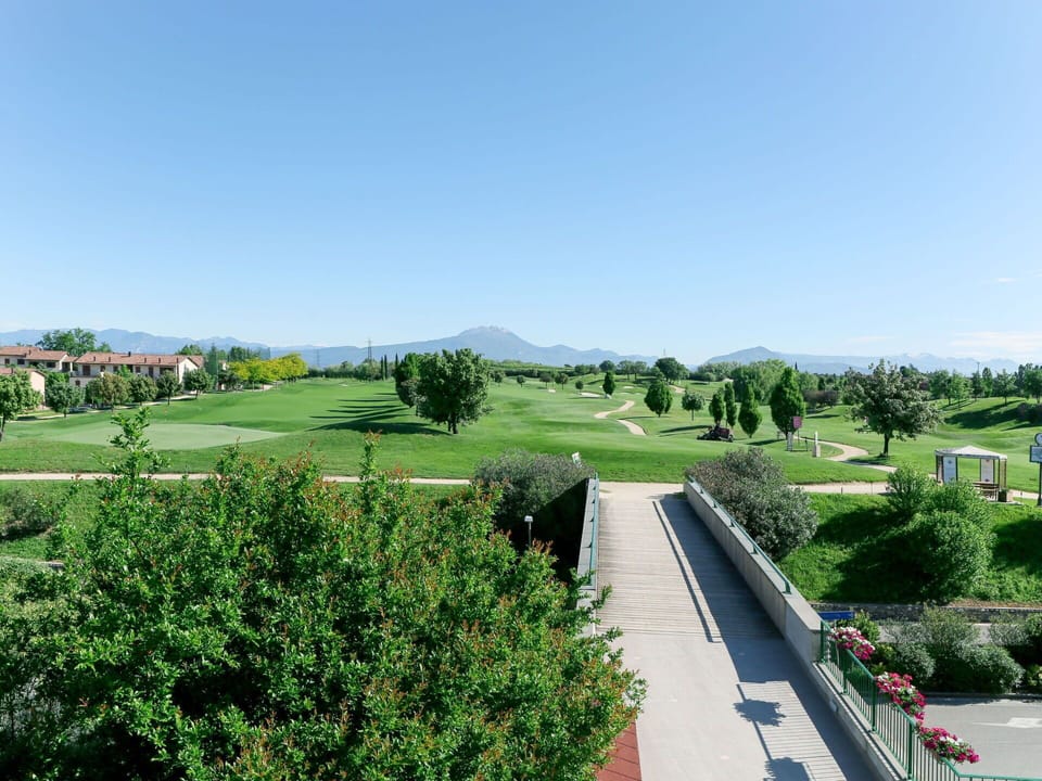 Property, Residential Area, Sport Venue, Real Estate, Land Lot, Estate, Tree, Landscaping, Building, Neighbourhood