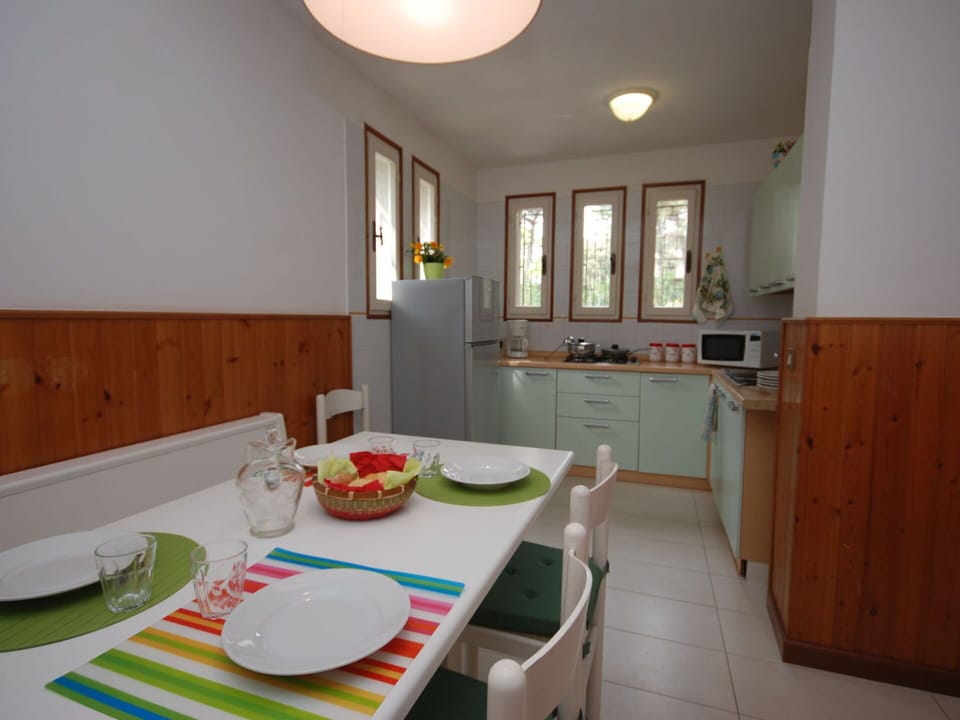 Table, Property, Furniture, Cabinetry, Tableware, Dishware, Building, Sink, Countertop, Interior Design
