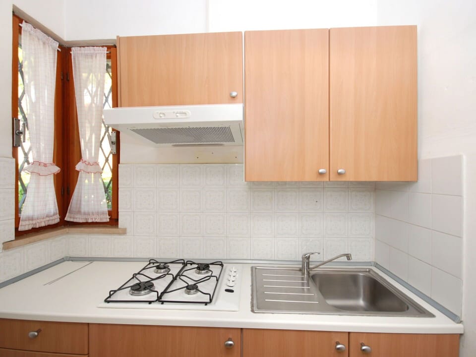 Cabinetry, Countertop, Kitchen Sink, Property, Furniture, Sink, White, Building, Kitchen, Wood