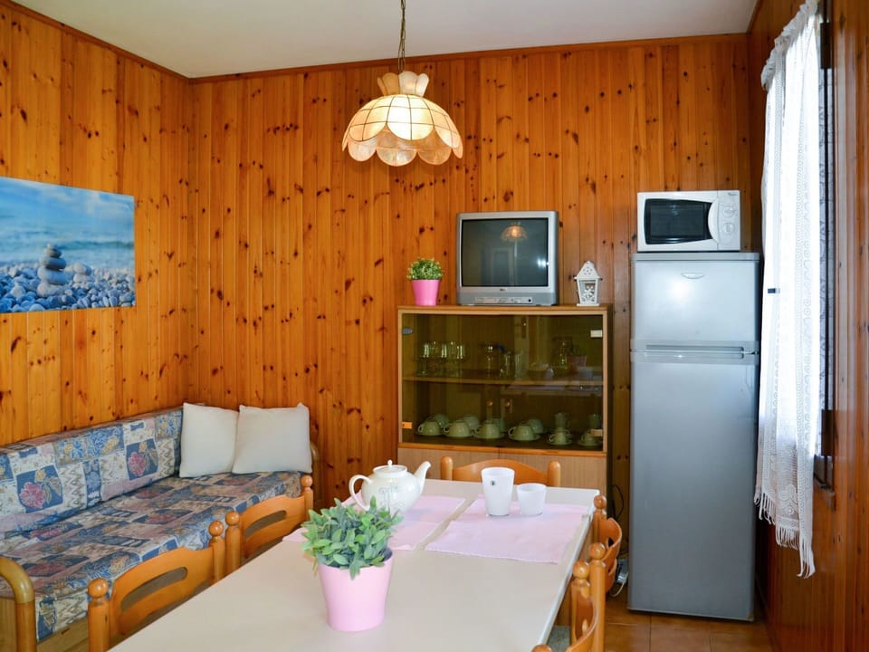 Room, Property, Furniture, Building, Interior Design, House, Floor, Kitchen, Home, Real Estate