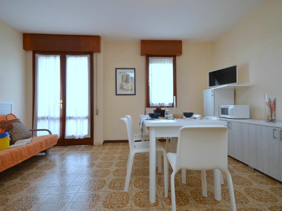 Furniture, Property, Table, Building, Wood, Window, Couch, Chair, Floor, Living Room