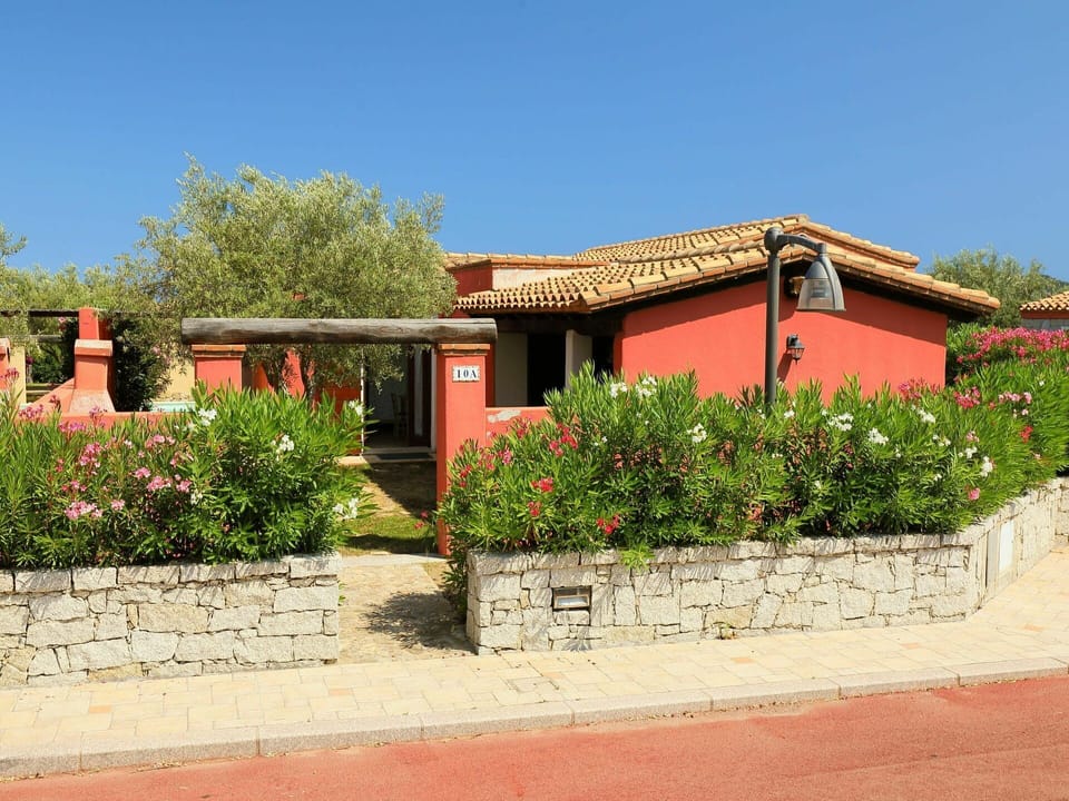 Property, House, Real Estate, Home, Residential Area, Building, Neighbourhood, Architecture, Land Lot, Rural Area
