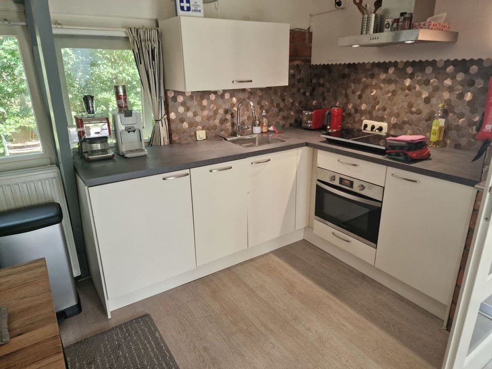 Cabinetry, Countertop, Property, Kitchen Sink, Sink, Kitchen Appliance, Kitchen Stove, Kitchen, Home Appliance, Window