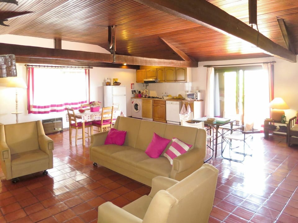 Furniture, Property, Couch, Wood, Interior Design, Lamp, Table, Flooring, Floor, Building