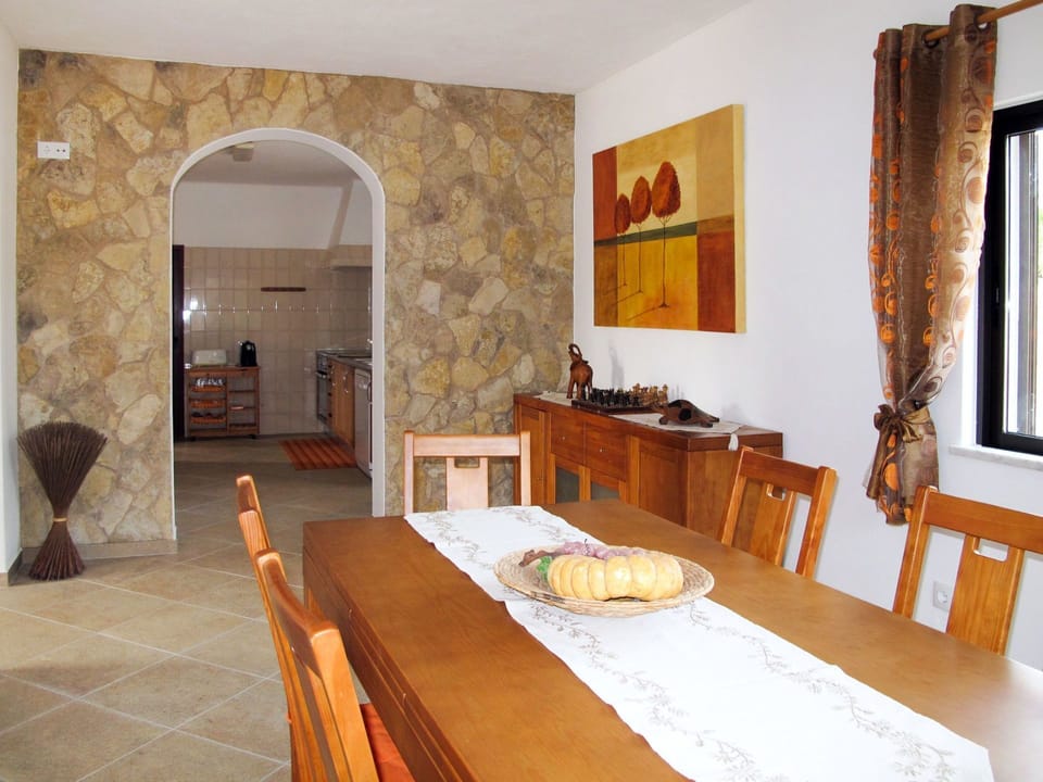 Room, Property, Interior Design, Furniture, Building, Floor, Wall, House, Ceiling, Table