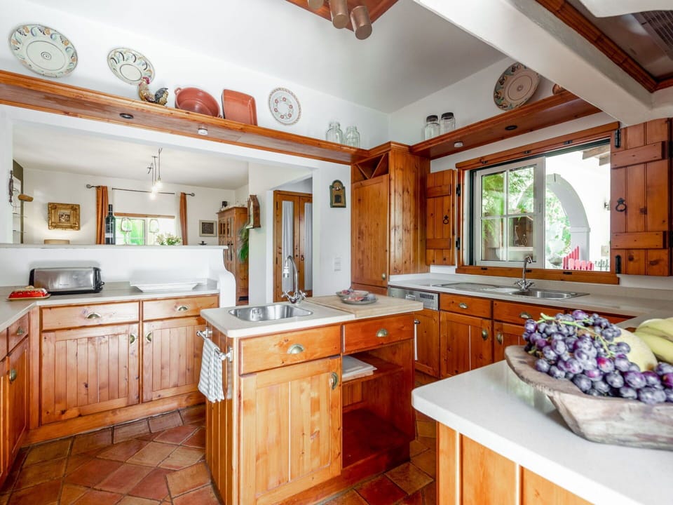 Countertop, Cabinetry, Furniture, Property, Table, Window, Drawer, Picture Frame, Kitchen, Wood