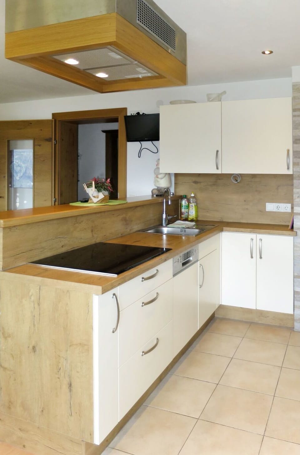Countertop, Cabinetry, Kitchen, Room, Property, Furniture, Interior Design, Building, House, Floor