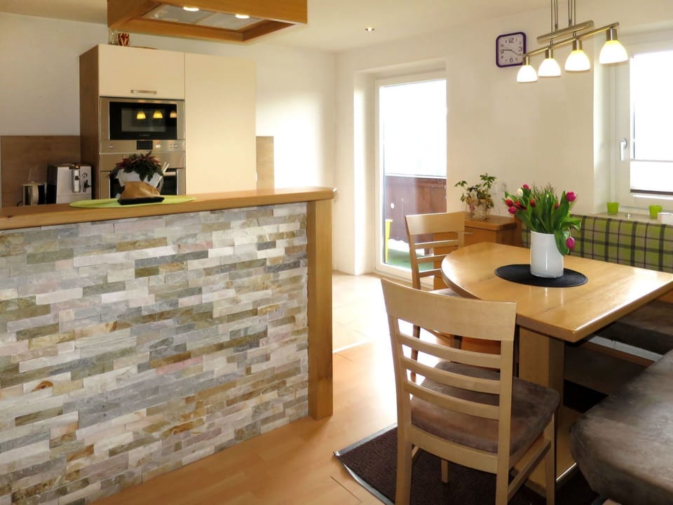 Countertop, Room, Furniture, Property, Interior Design, Kitchen, Building, Floor, Cabinetry, Ceiling
