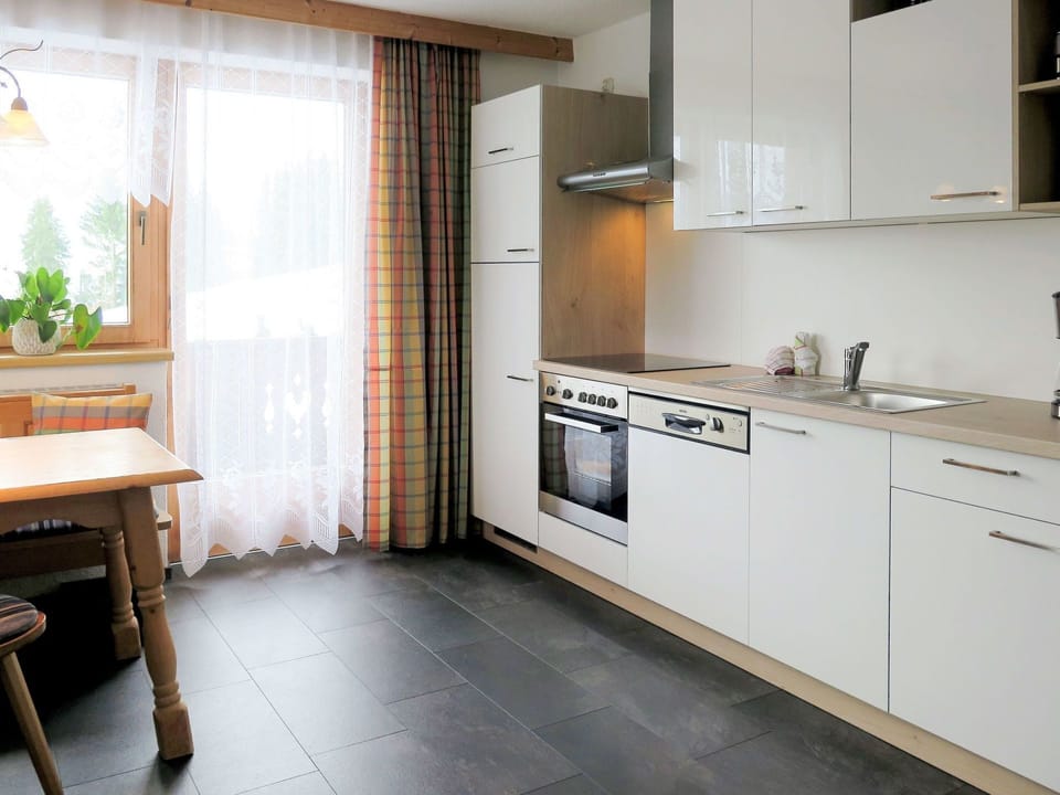 Room, Property, Furniture, Kitchen, Floor, Kitchen Stove, Building, Countertop, Interior Design, Cabinetry