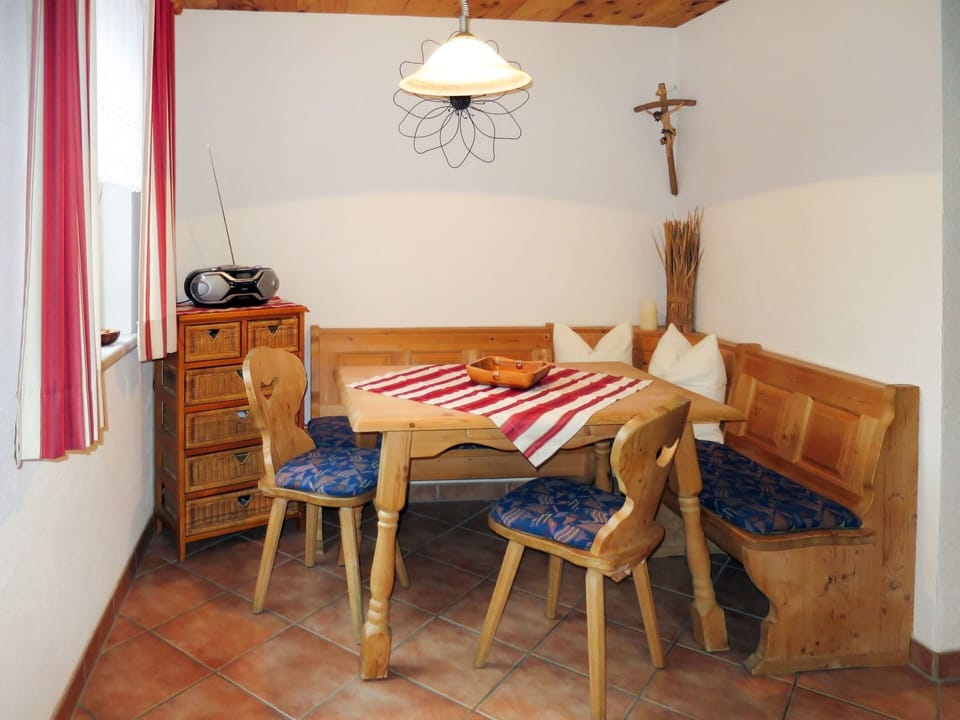 Room, Furniture, Property, House, Interior Design, Floor, Building, Table, Bed, Bedroom