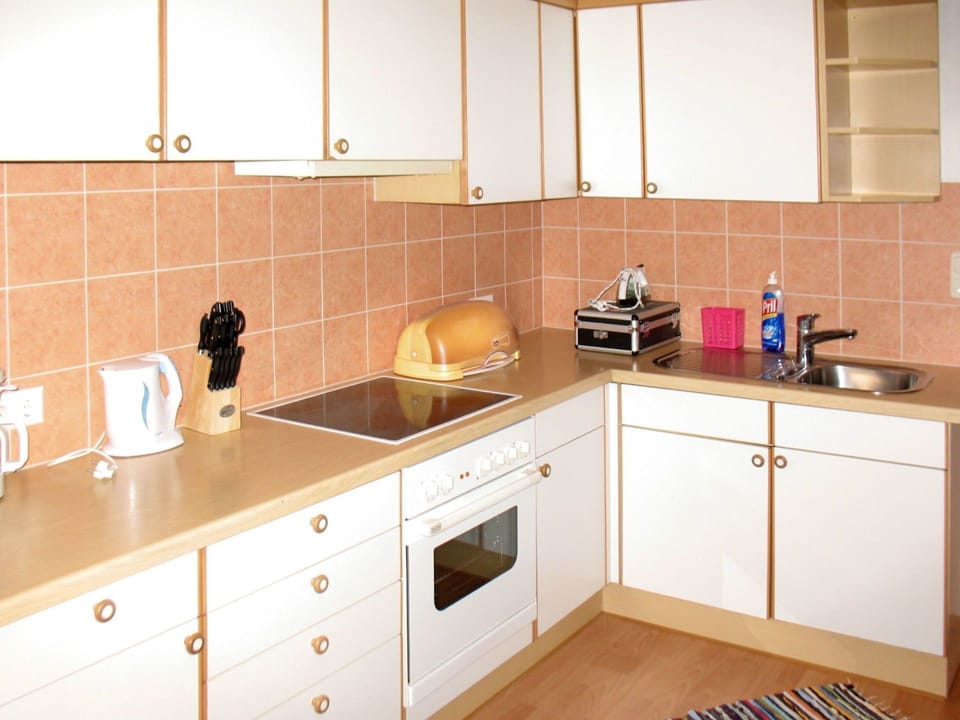 Room, Kitchen, Countertop, Property, Cabinetry, Furniture, Tile, Interior Design, Kitchen Stove, Building