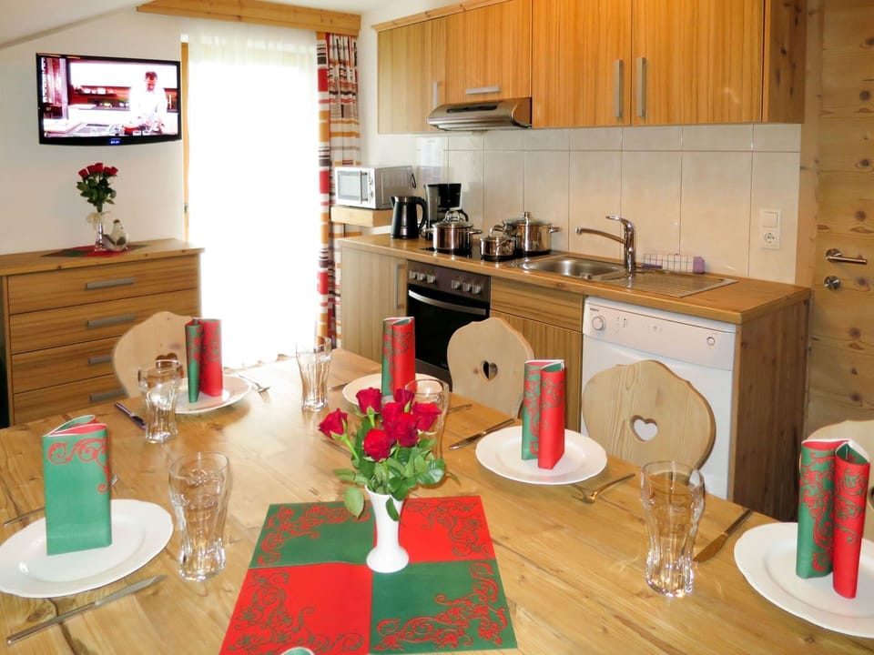Room, Furniture, Property, Kitchen, Interior Design, Table, Building, Dining Room, Countertop, Cabinetry