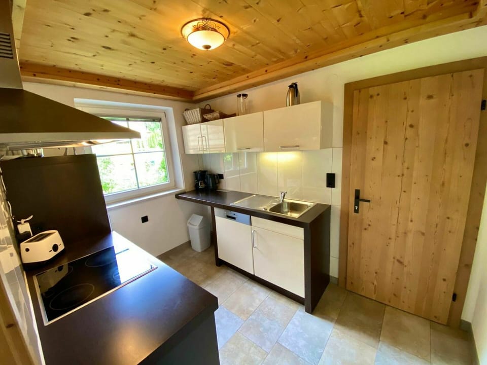 Countertop, Cabinetry, Kitchen Sink, Property, Furniture, Sink, Kitchen Stove, Kitchen, Kitchen Appliance, Gas Stove