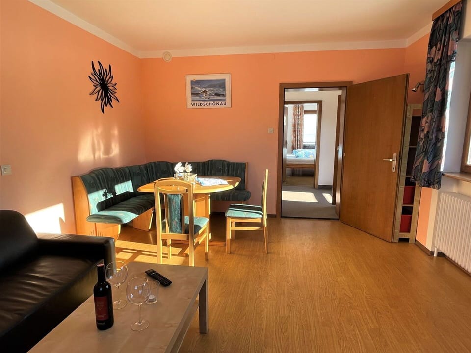 Table, Furniture, Property, Couch, Picture Frame, Wood, Architecture, Floor, Window, Comfort