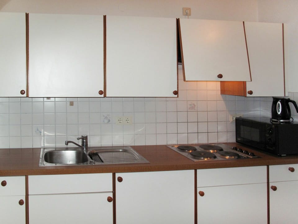 Brown, Kitchen Sink, Cabinetry, Sink, Property, Countertop, Tap, Kitchen, Wood, Plumbing Fixture
