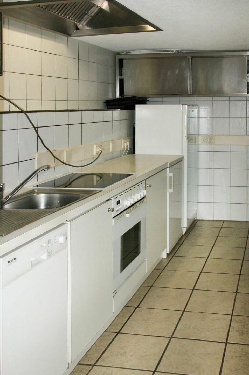 Cabinetry, Building, Tap, Countertop, Kitchen Sink, Kitchen Stove, Kitchen Appliance, Kitchen, Home Appliance, Sink